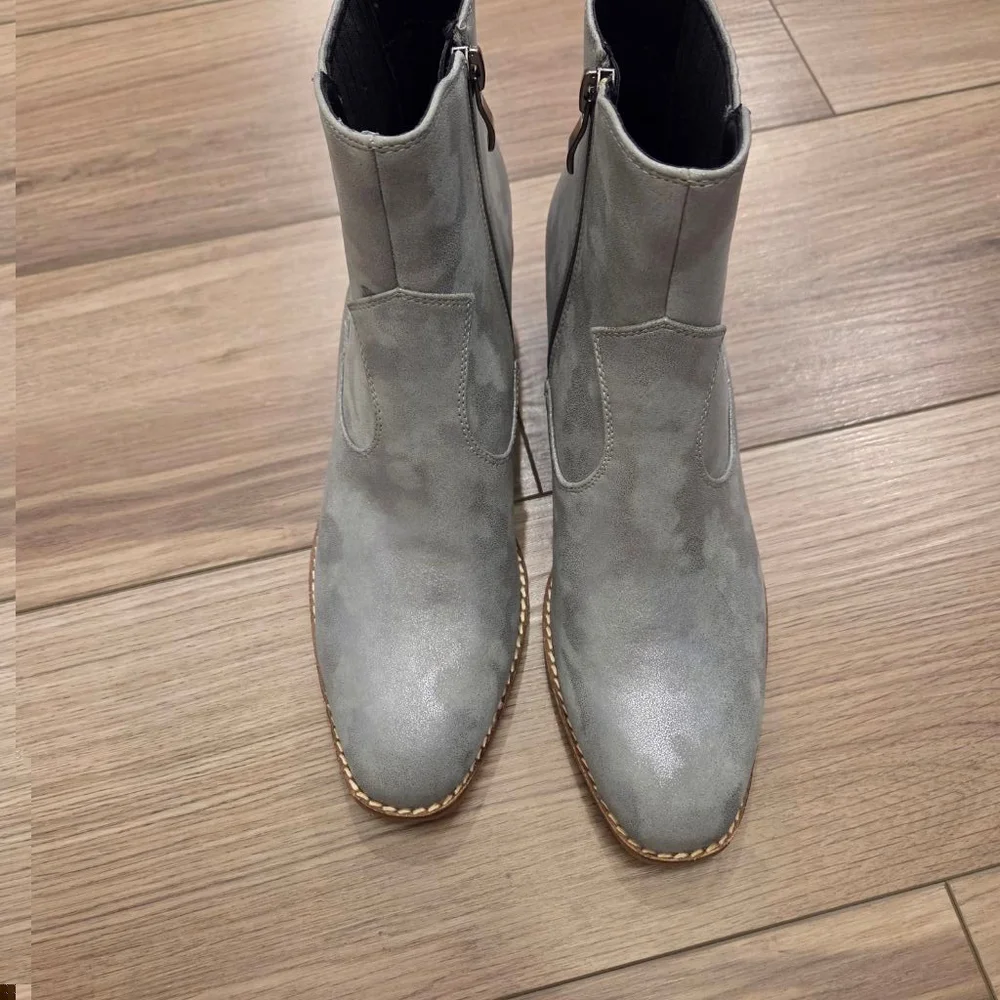 Boutique by Corkys Gray Ankle Boots Size 7